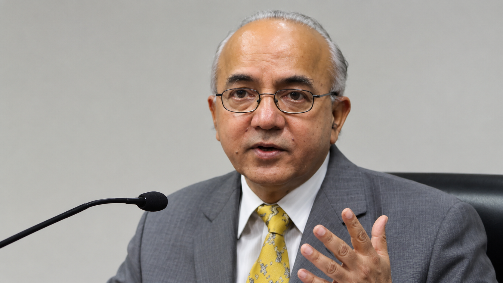 Ex-Delhi Chief Secretary Rakesh Mehta Dies by Suicide at Noida Residence